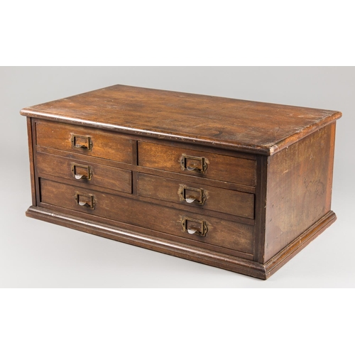 36 - A LATE 19TH/EARLY 20TH CENTURY ENTOMOLOGY CHEST CONTAINING A VARIETY OR SPECIMENS OVER FIVE GLAZED D... 