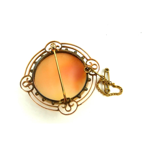 215 - AN EARLY 20TH CENTURY 9CT GOLD CAMEO BROOCH
Spherical pierced mount with carved shell cameo of a cla... 