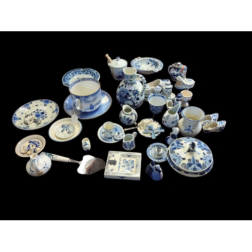 358 - A MIXED COLLECTION OF MID 20TH CENTURY DUTCH DELFT POTTERY NOVELTY ITEMS
To include various jugs, di... 