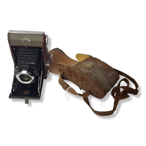 333A - ROSS ENSIGN SUPER SNAPPER Folding 620 Roll film camera, with case, together with 
Butchers/Ensign, T... 