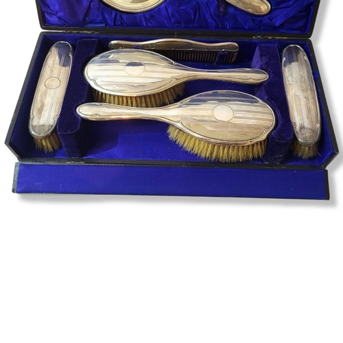 255 - AN EARLY 20TH CENTURY SILVER BRUSH AND COMB SET
Comprising a hand mirror, two clothes brushes, two h... 