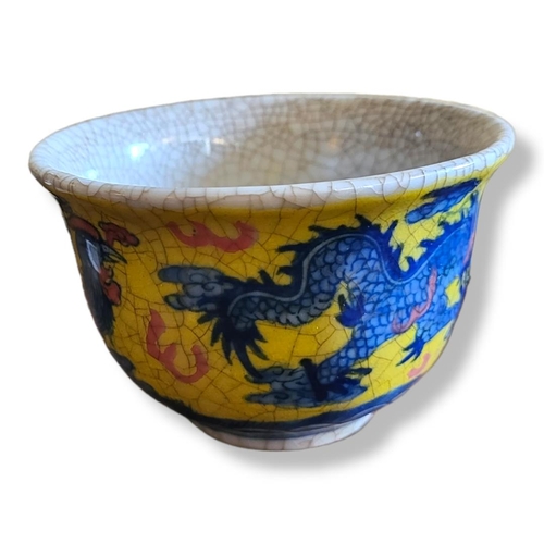 364A - A 20TH CENTURY CHINESE BLUE AND YELLOW TEA BOWL
Decorated with a dragon and Phoenix, bearing a six c... 