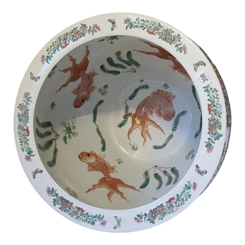 398 - A 20TH CENTURY CHINESE/CANTONESE HARD PASTE PORCELAIN FAMILLE VERTE JARDINIÈRE/CARP BOWL
(large size... 