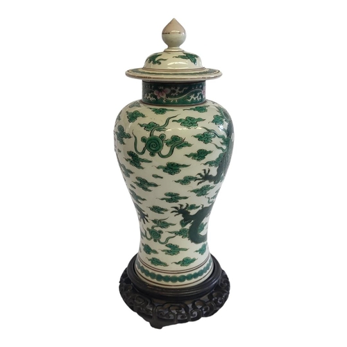 52 - AN ANTIQUE 19TH CENTURY CHINESE FAMILLE VERTE DOUBLE DRAGON MEIPING SHAPE BALUSTER VASE AND COVER 
M... 