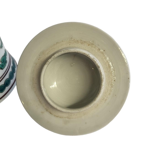 52 - AN ANTIQUE 19TH CENTURY CHINESE FAMILLE VERTE DOUBLE DRAGON MEIPING SHAPE BALUSTER VASE AND COVER 
M... 