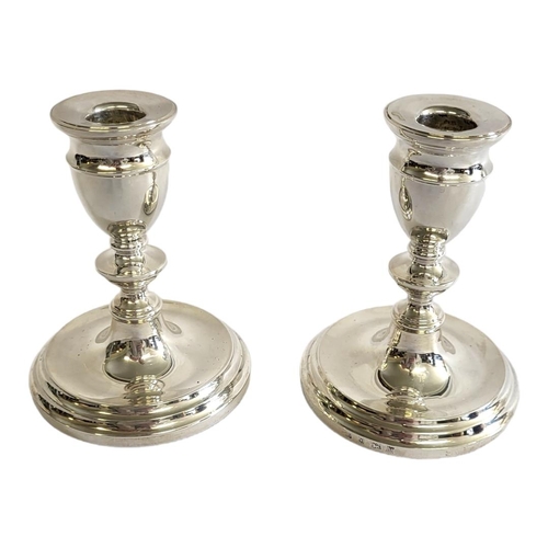 190A - A PAIR OF MODERN TABLETOP BIRMINGHAM HALLMARKED SILVER CANDLESTICKS, CIRCA 1972
Elegant circular sec... 