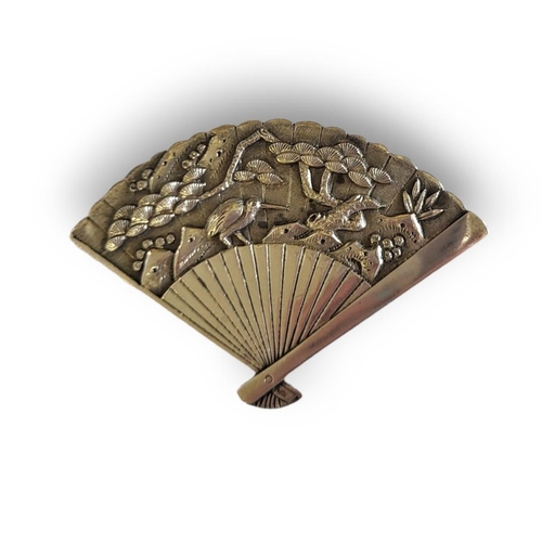 194A - IN THE MANNER OF WANG HING, A CHINESE WHITE METAL FAN FORM BROOCH
With raised landscape scene.
(appr... 