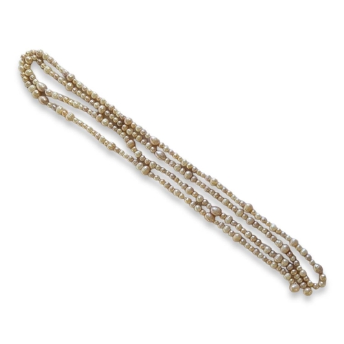 158 - A VINTAGE PEARL NECKLACE
The single strand of pink and cream coloured pearls.
(approx 65cm)

Conditi... 