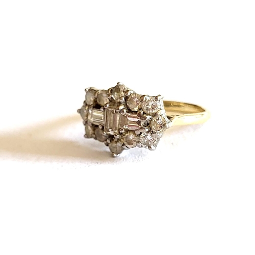 185A - AN 18CT GOLD AND DIAMOND CLUSTER RING
Having an arrangement of baguette and round cut diamonds.
(siz... 