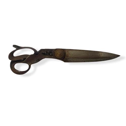 303 - J. WISS & SONS, NEWARK, AMERICA, A PAIR OF ANTIQUE LIGHT INDUSTRIAL RIGHT HANDED STEEL SHEARS.
(41cm... 