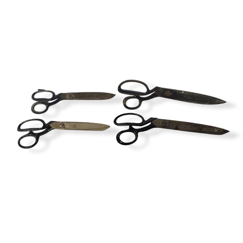 305 - FOUR PAIRS OF VINTAGE LIGHT INDUSTRIAL SCISSORS
Various makes.
(longest 33cm)

Condition: good overa... 