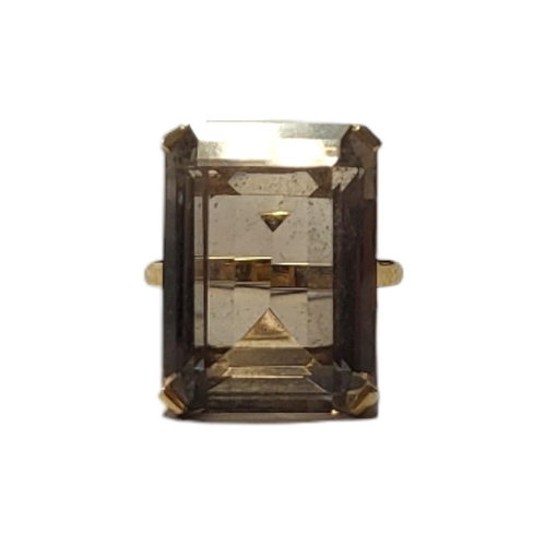 127 - A VINTAGE 9CT GOLD AND SMOKY QUARTZ RING
The single faceted rectangular cut stone in a pierced mount... 