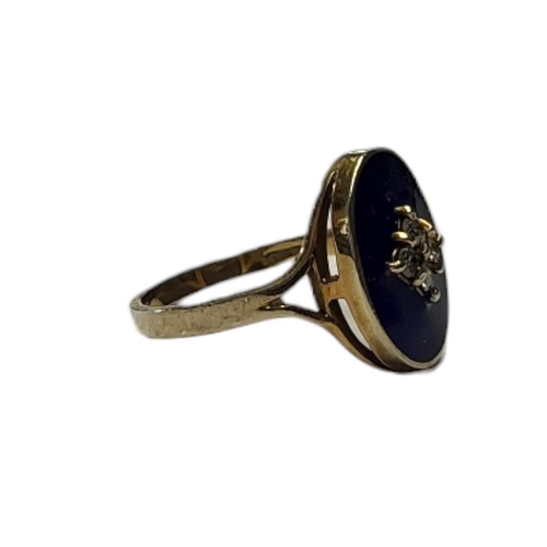 164 - AN EARLY 20TH CENTURY 9CT GOLD, DIAMOND AND ENAMEL RING
Oval form with four round cut diamonds on bl... 