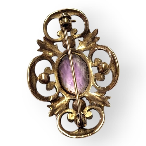 88 - AN EARLY 20TH CENTURY 9CT GOLD, AMETHYST AND PEARL BROOCH
The central oval cut amethyst flanked by g... 