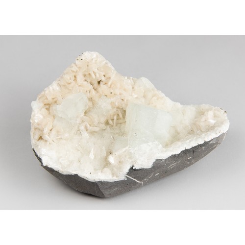 1025 - APOPHYLLITE CLUSTER (807g, 16cm)