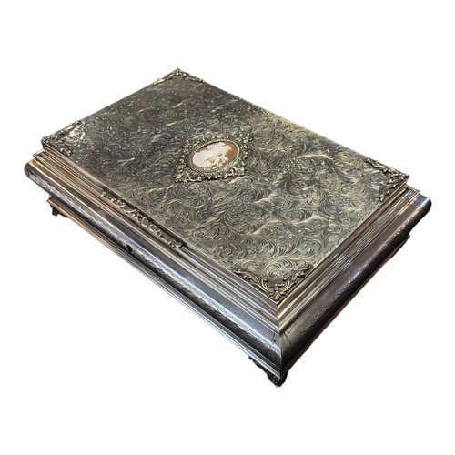 30A - AN EARLY 20TH CENTURY CONTINENTAL STERLING .800 SILVER (POSSIBLY AUSTRO-HUNGARIAN) JEWELLERY BOX AND... 