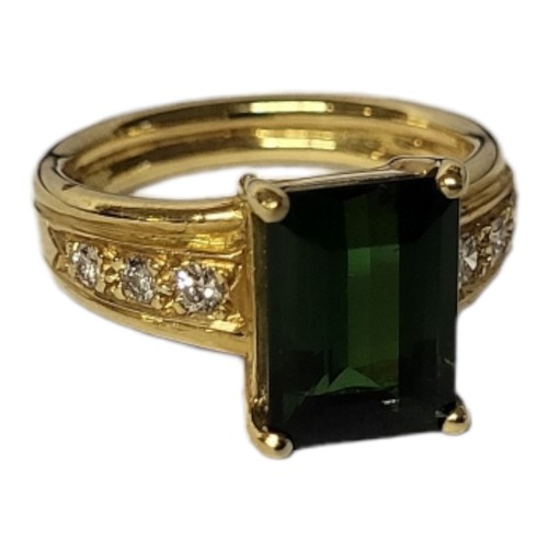 32A - AN 18CT GOLD, DIAMOND AND GREEN TOURMALINE RING
Rectangular cut stone with a diamond set shoulders.
... 