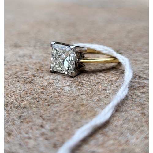 44A - AN 18CT GOLD AND 3CT NATURAL DIAMOND SOLITAIRE RING
The single Princess cut stone on an 18ct gold sh... 