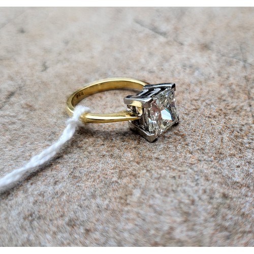 44A - AN 18CT GOLD AND 3CT NATURAL DIAMOND SOLITAIRE RING
The single Princess cut stone on an 18ct gold sh... 