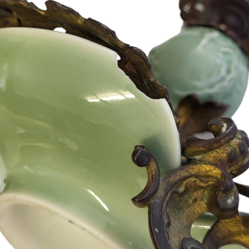 130 - AN ANTIQUE CHINESE EXPORT QING DYNASTY GUANGXU PERIOD, 1875 - 1908
In transitional Wucai manner, cel... 