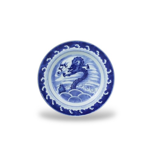 118 - A CHINESE BLUE AND WHITE PORCELAIN DRAGON PLATE
Hand painted decoration of a dragon with pearl of wi... 