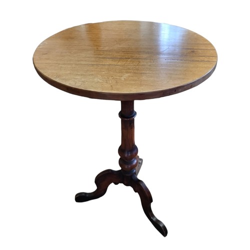 516 - A VICTORIAN MAHOGANY AND ROSEWOOD OCCASIONAL TABLE
The circular top raised on a turned column with t... 