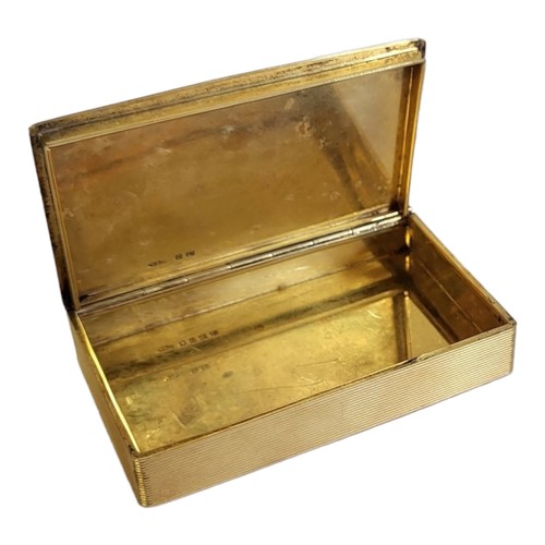 26 - AN EARLY 20TH CENTURY 18CT GOLD RECTANGULAR SNUFF BOX
With engine turned decoration, maker’s mark ‘J... 