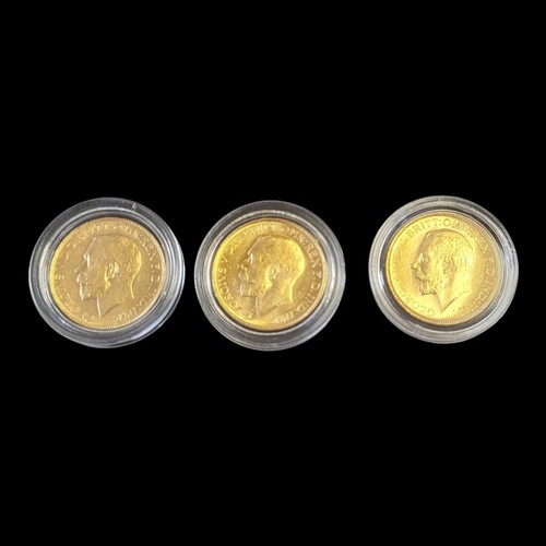 38 - A COLLECTION OF THREE KING GEORGE V 22CT GOLD FULL SOVEREIGN COINS
Consecutive years from 1914,1915,... 