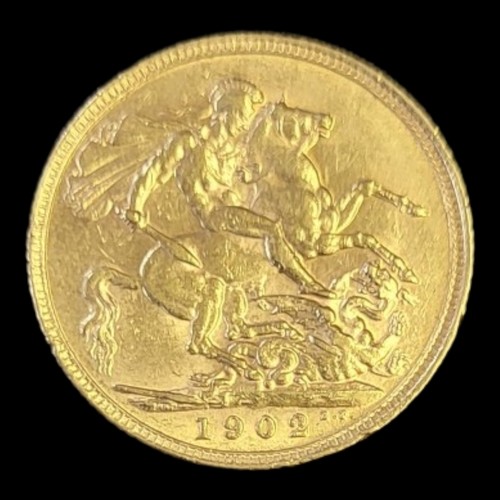 34 - A KING EDWARD VII 22CT GOLD FULL SOVEREIGN COIN, DATED 1902 
With George and Dragon to reverse.

Con... 