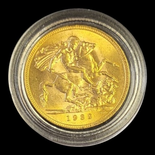 44 - A KING GEORGE V 22CT GOLD FULL SOVEREIGN COIN, DATED 1932
With  portrait bust of King George and Geo... 