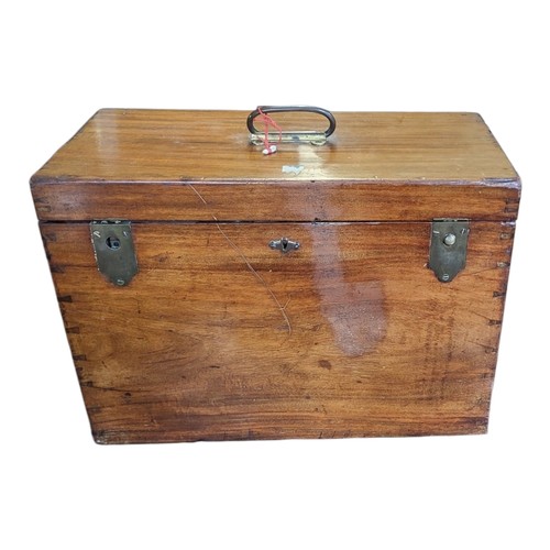 251 - A LATE VICTORIAN MAHOGANY CASED TRAVELLING CELLARET/WINE COOLER 
The interior fitted with a six bott... 