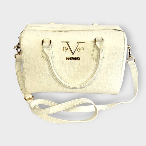 275A - VERSACE, A WHITE LEATHER SHOULDER BAG
Having gilt metal monogram, complete with V 1969 dust bag.
(ap... 