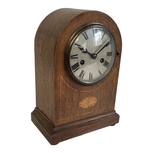 316 - AN EDWARDIAN OAK CASED MANTEL/BEDSIDE CLOCK
With silvered dial, Roman numerals, eight day movement, ... 