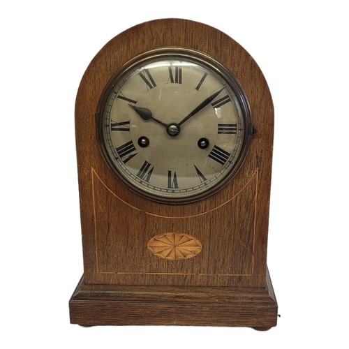 316 - AN EDWARDIAN OAK CASED MANTEL/BEDSIDE CLOCK
With silvered dial, Roman numerals, eight day movement, ... 