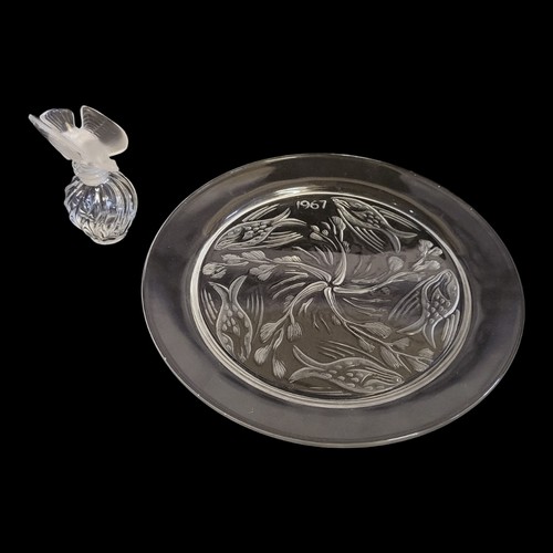 338 - LALIQUE, A VINTAGE FROSTED GLASS CHRISTMAS PLATE, DATED 1967 
Decorated with an aquatic scene, toget... 