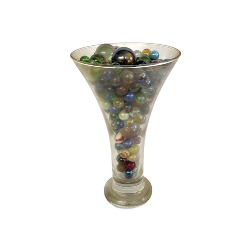 367 - A COLLECTION OF VARIOUS GLASS MARBLES
In multi-coloured glazes. 
Contained in a single glass vase
La... 