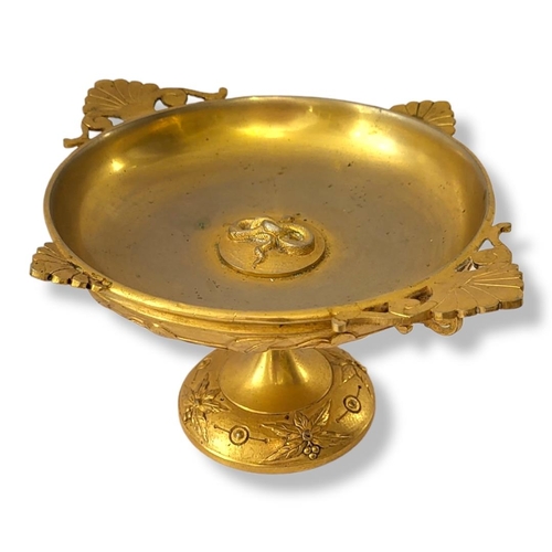 393 - A FINE 19TH CENTURY FRENCH LOUIS XVI STYLE NEOCLASSICAL GILDED BRONZE PEDESTAL TAZZA 
Applied with f... 