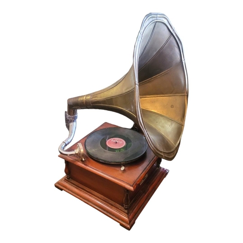 212 - A 20TH CENTURY PAINTED PINE AND BRASS GRAMOPHONE
Having a trumpet form speaker and winding handle.
(... 