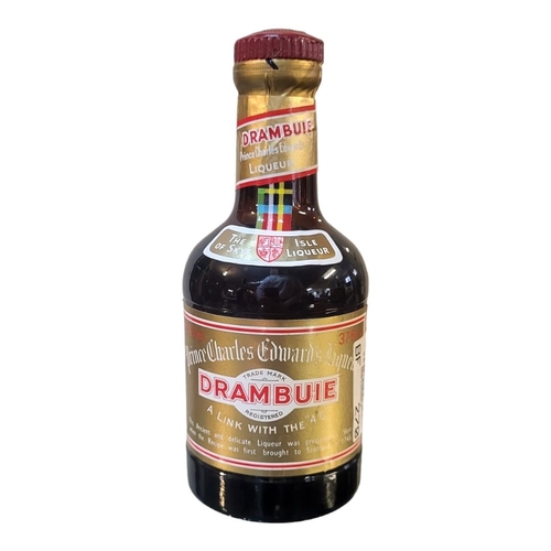 213 - DRAMBUIE, A VINTAGE BOTTLE OF WHISKY LIQUEUR
Having a rec and gold cap, gold label and 'The isle of ... 