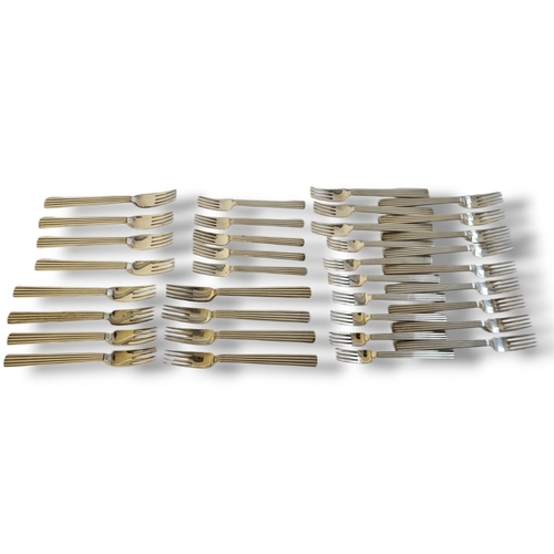 17 - GEORG JENSEN, A VINTAGE DANISH STERLING SILVER 'BERNADOTTE' LOOSE CANTEEN OF CUTLERY
Twelve place se... 