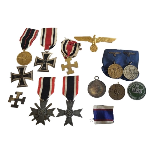 94 - A COLLECTION OF EARLY 20TH CENTURY GERMAN MILITARY MEDALS AND BADGES
To include an  iron cross badge... 