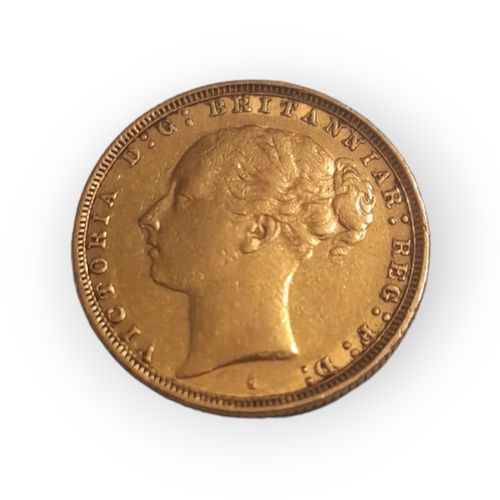 69B - A VICTORIAN 22ct GOLD FULL SOVEREIGN COIN,dated 1885 with young Queen Victoria bust and George and D... 