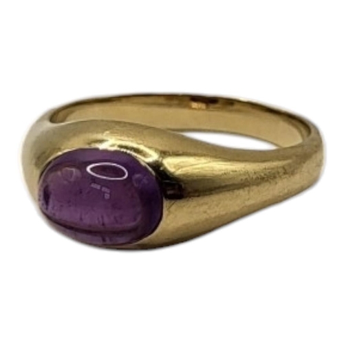 15 - A 14CT GOLD AND AMETHYST RING
The cabochon cut stone in plain form mount.
(size L)

Condition: good