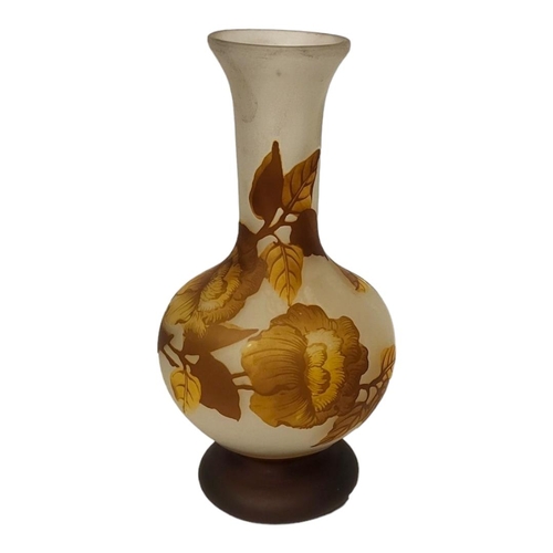 255 - A CONTINENTAL ART NOUVEAU OVERLAID CAMEO ART GLASS VASE IN LEGRAS MANNER
Acid cameo signature ‘EP La... 