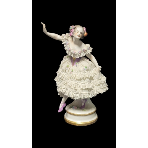 291 - AN EARLY 20TH CENTURY RUDOLSTADT VOLKSTEDT OF THURINGIA HARD PASTE PORCELAIN OF A BALLERINA, CIRCA 1... 