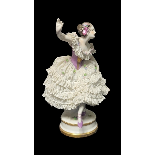 291 - AN EARLY 20TH CENTURY RUDOLSTADT VOLKSTEDT OF THURINGIA HARD PASTE PORCELAIN OF A BALLERINA, CIRCA 1... 