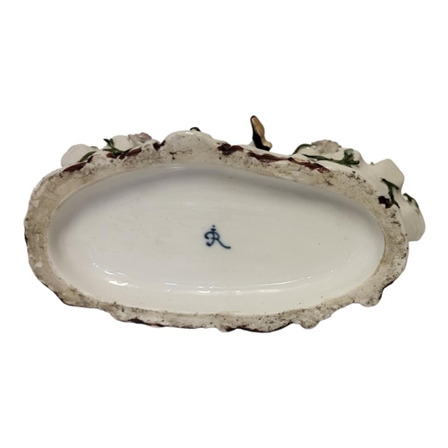 293A - A LATE 19TH CENTURY THURINGIAN FACTORY HARD PASTE PORCELAIN NOVELTY TWO SECTION TABLE SALTS, CIRCA 1... 