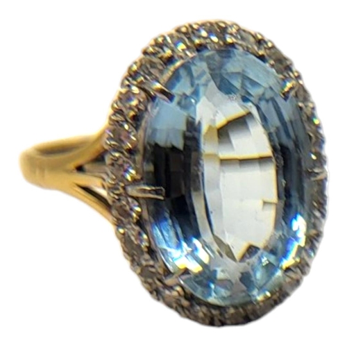 42 - AN EARLY 20TH CENTURY ATTRACTIVE 18CT GOLD AND AQUAMARINE LADIES’ DRESS RING
The oval fancy brillian... 