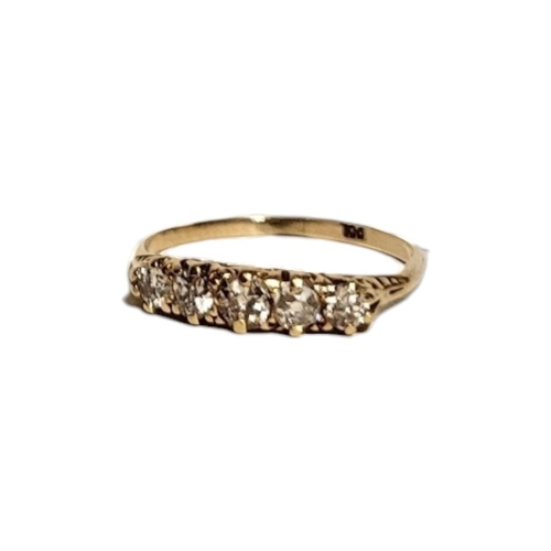 76 - AN EARLY 20TH CENTURY 9CT GOLD AND DIAMOND FIVE STONE RING
The single row of round cut diamonds.
(ap... 