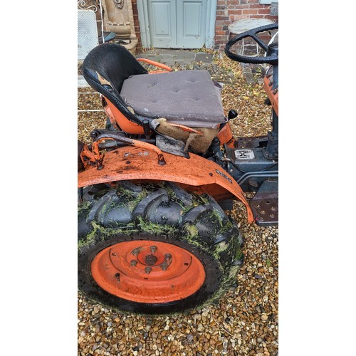 500 - A VINTAGE B7100 KUBOTA COMPACT TRACTOR
Diesel, with grass cutter trailer.

Condition: in working ord... 